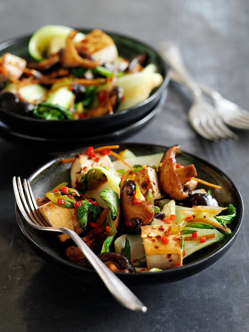 Bok choy with tofu and mushrooms (Asia)