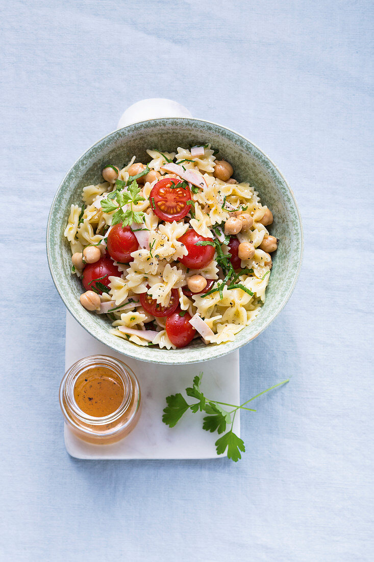 Pasta and chickpea salad with turkey breast