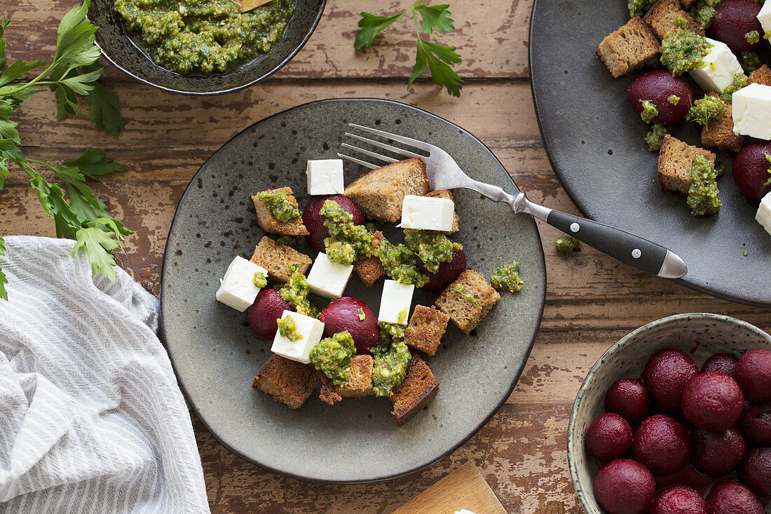 Bread salad with beetroot, sheep's cheese and smoked almond pesto
