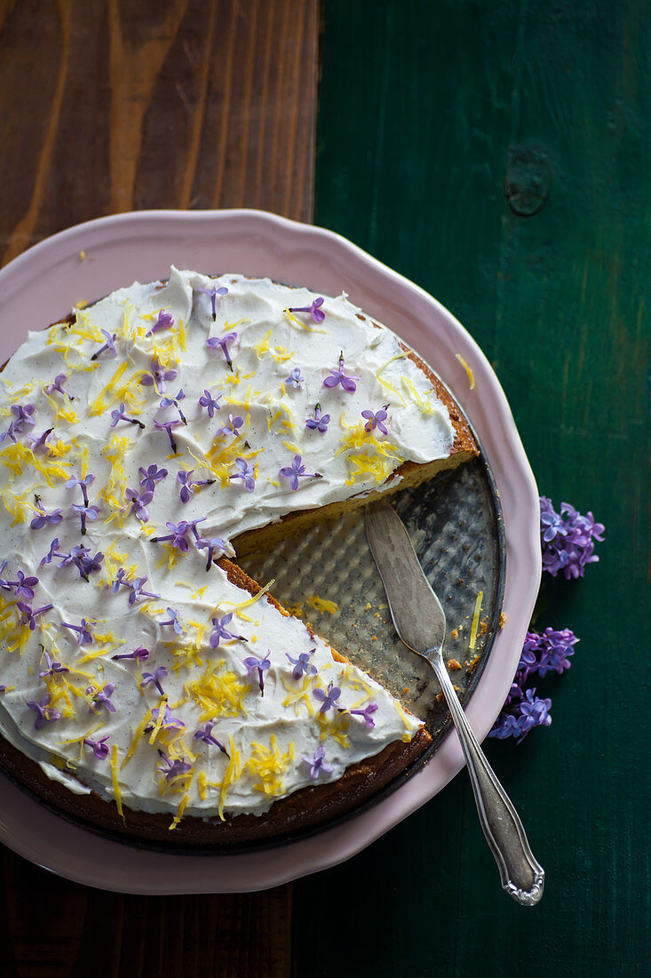 Lemon cake with vanilla cream and lilac blossoms
