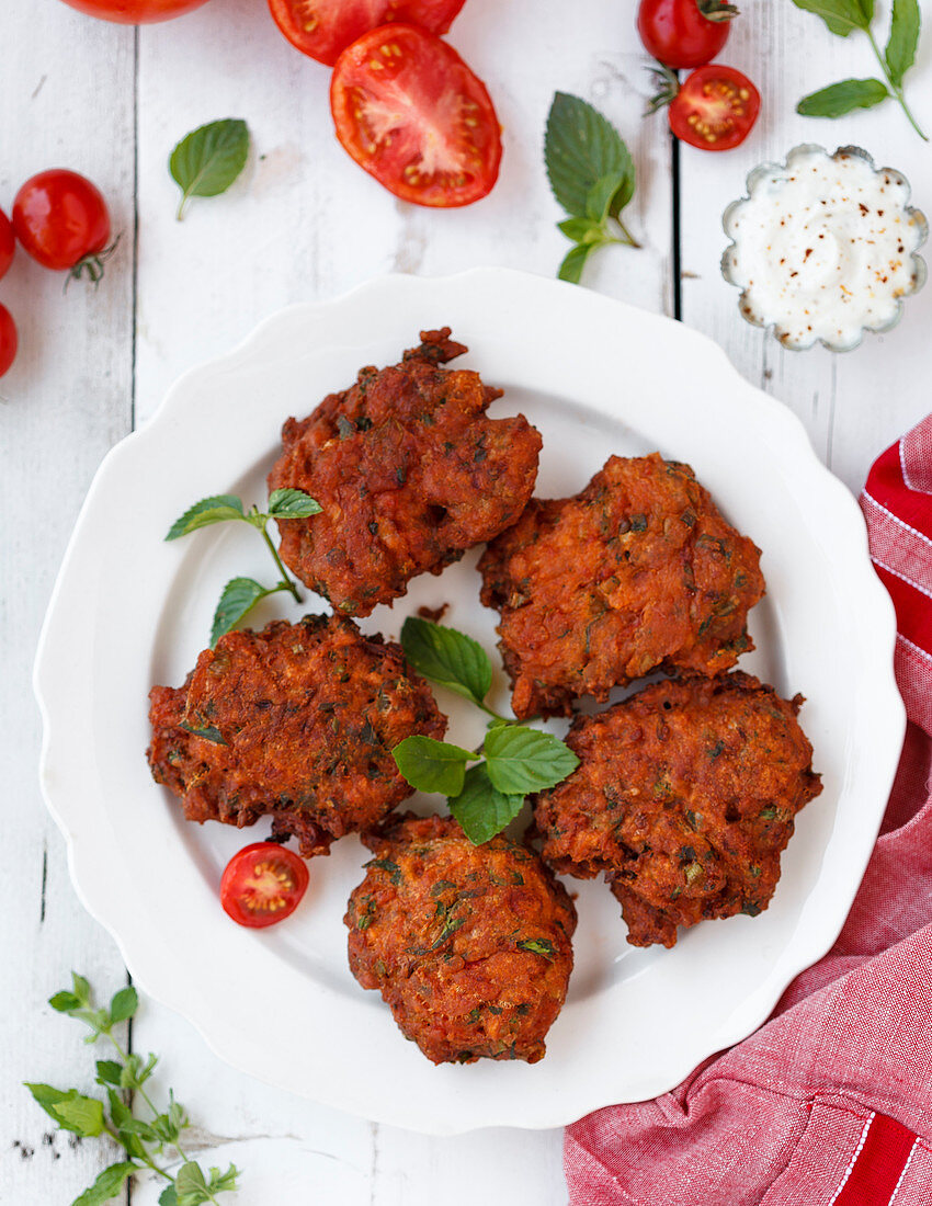 Tomato fritters with sour cream