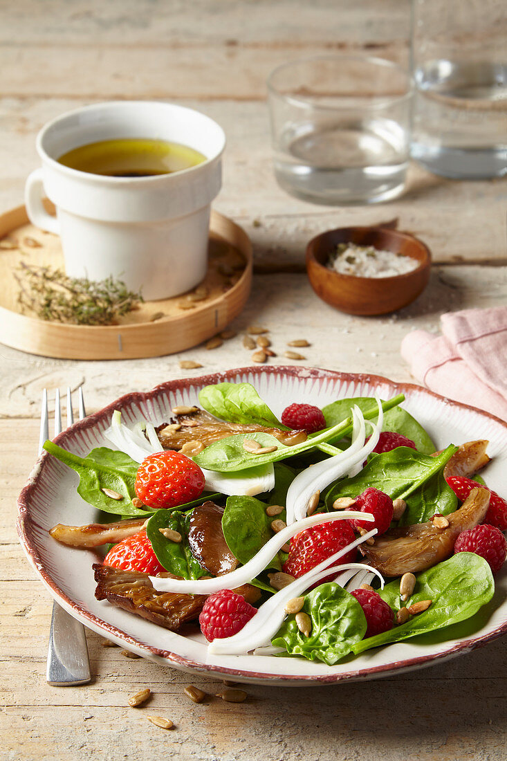 Spinach salad with strawberries, mushrooms and raspberries
