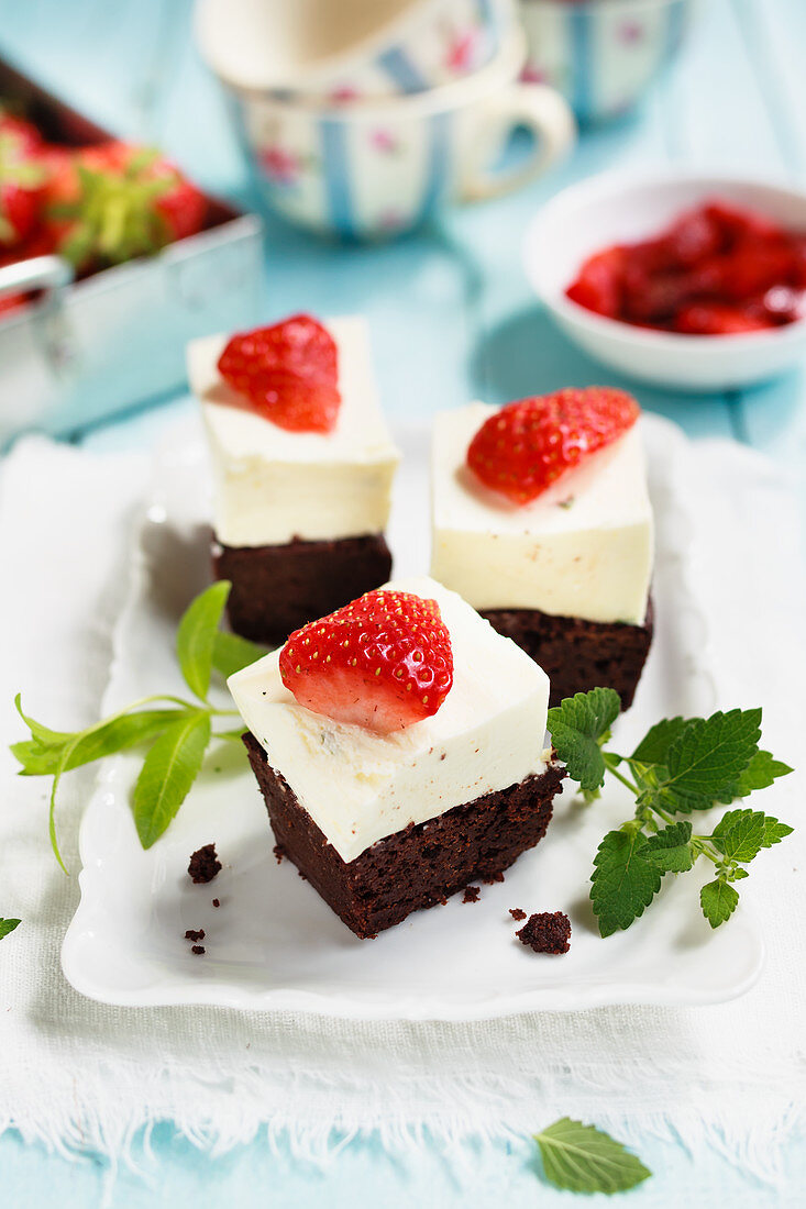 Strawberry and cream cheese slices