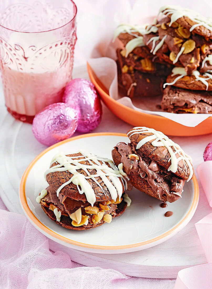Chocolate Cookie Sandwiches mit Schokoladeneisfüllung