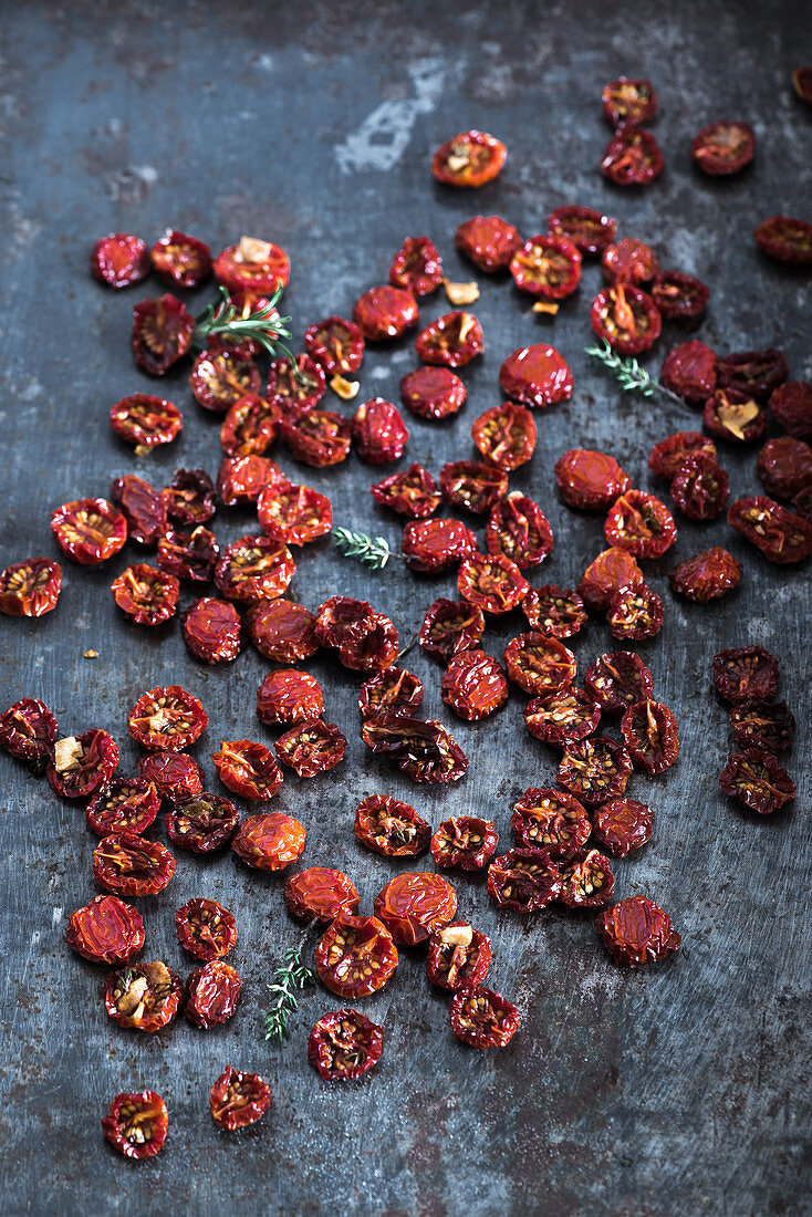 Dried tomatoes with rosemary and thyme