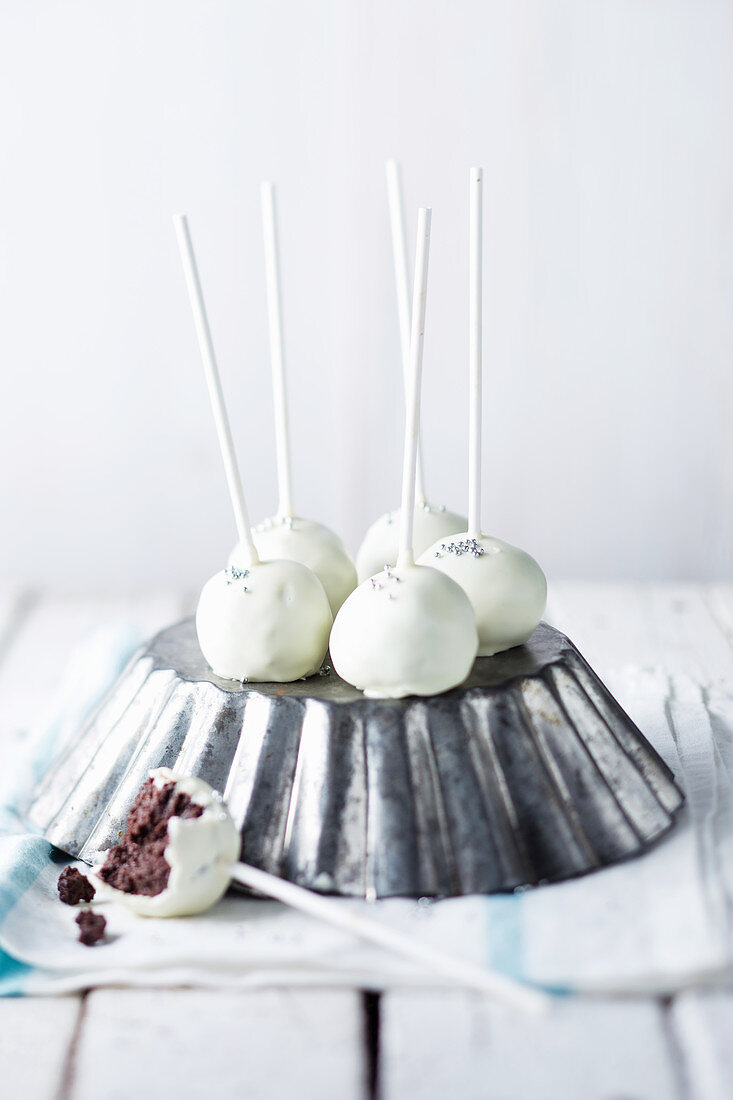 Boozy cake pops