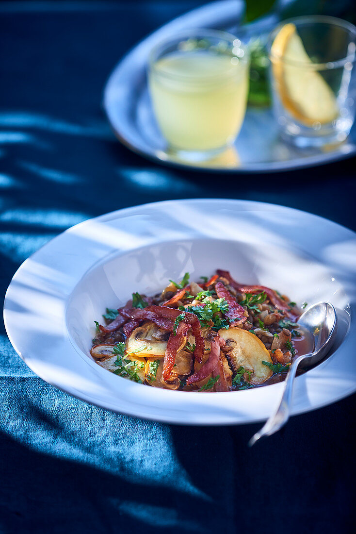 Pancetta-Linsen mit Champignons