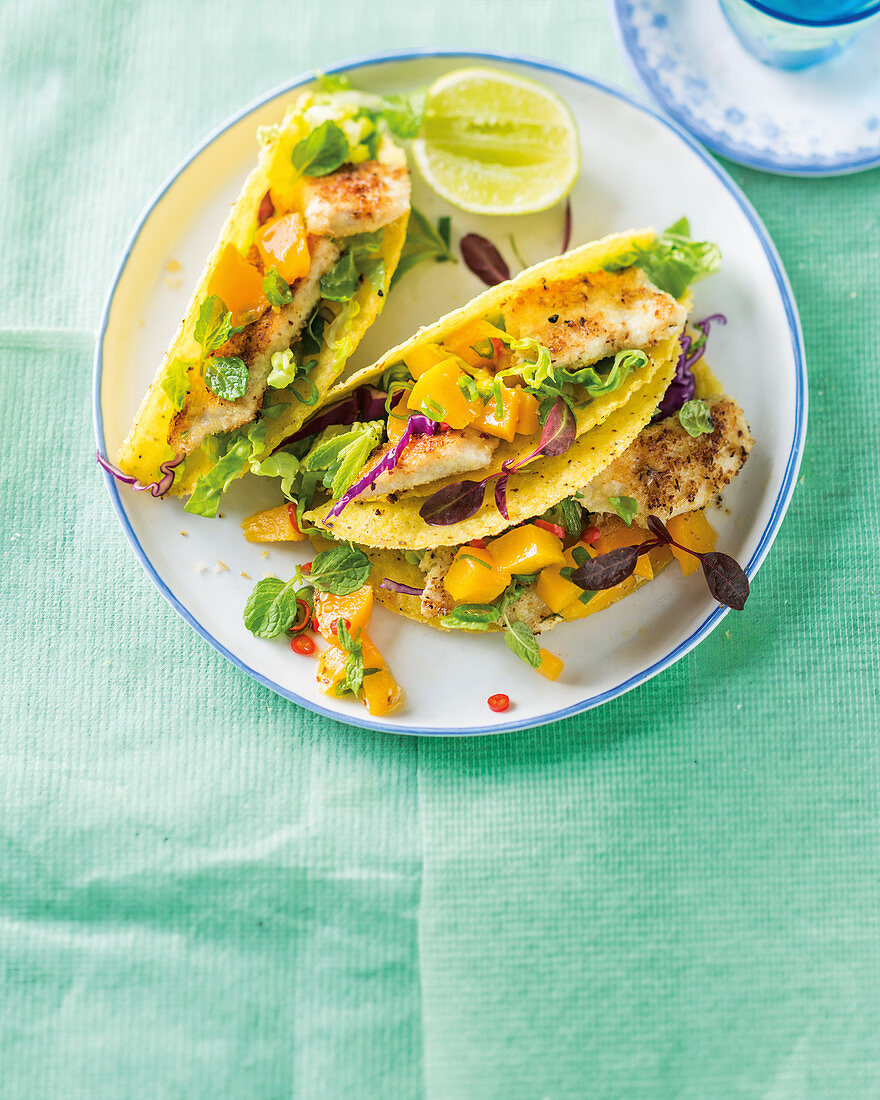 Tacos mit Fisch in Kokospanade und Mangosalsa