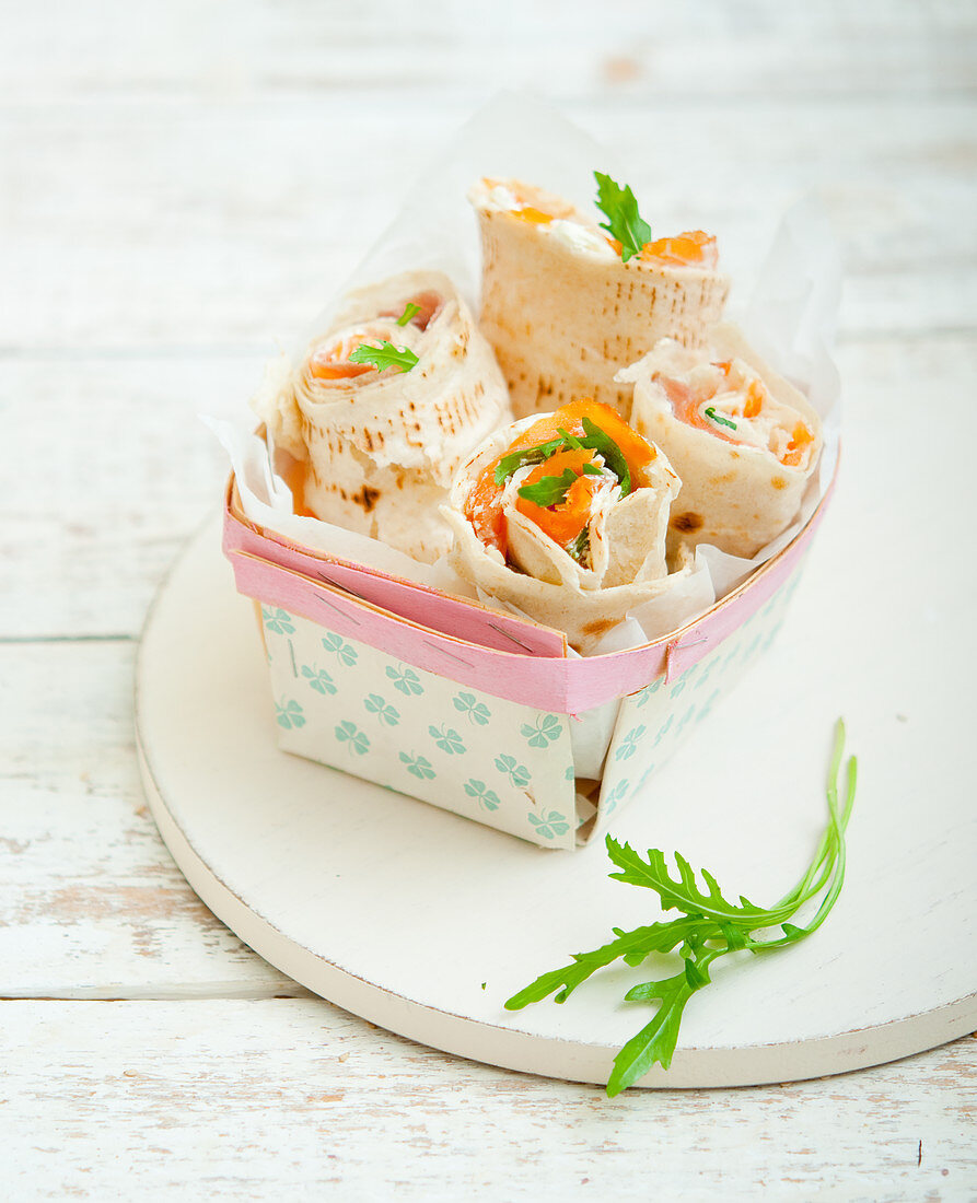 Lachs-Wraps mit Rucola