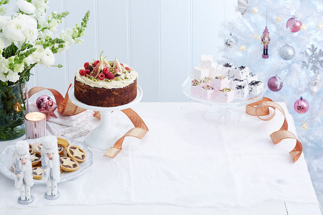 Choc-fruit mince tarts;Coconut and lemon marshmallows;Aussie christmas cake