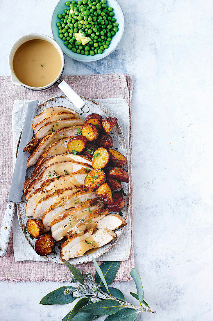 Slow-cooker spice rubbed turkey breast with crunchy potatoes