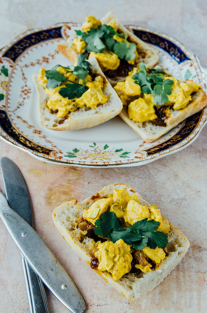 Coronation Chicken auf Weißbrot (England)