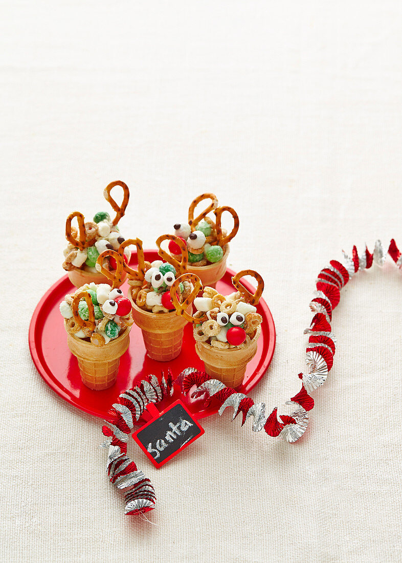 Süß gefüllte Rentier-Hörnchen (Weihnachten)