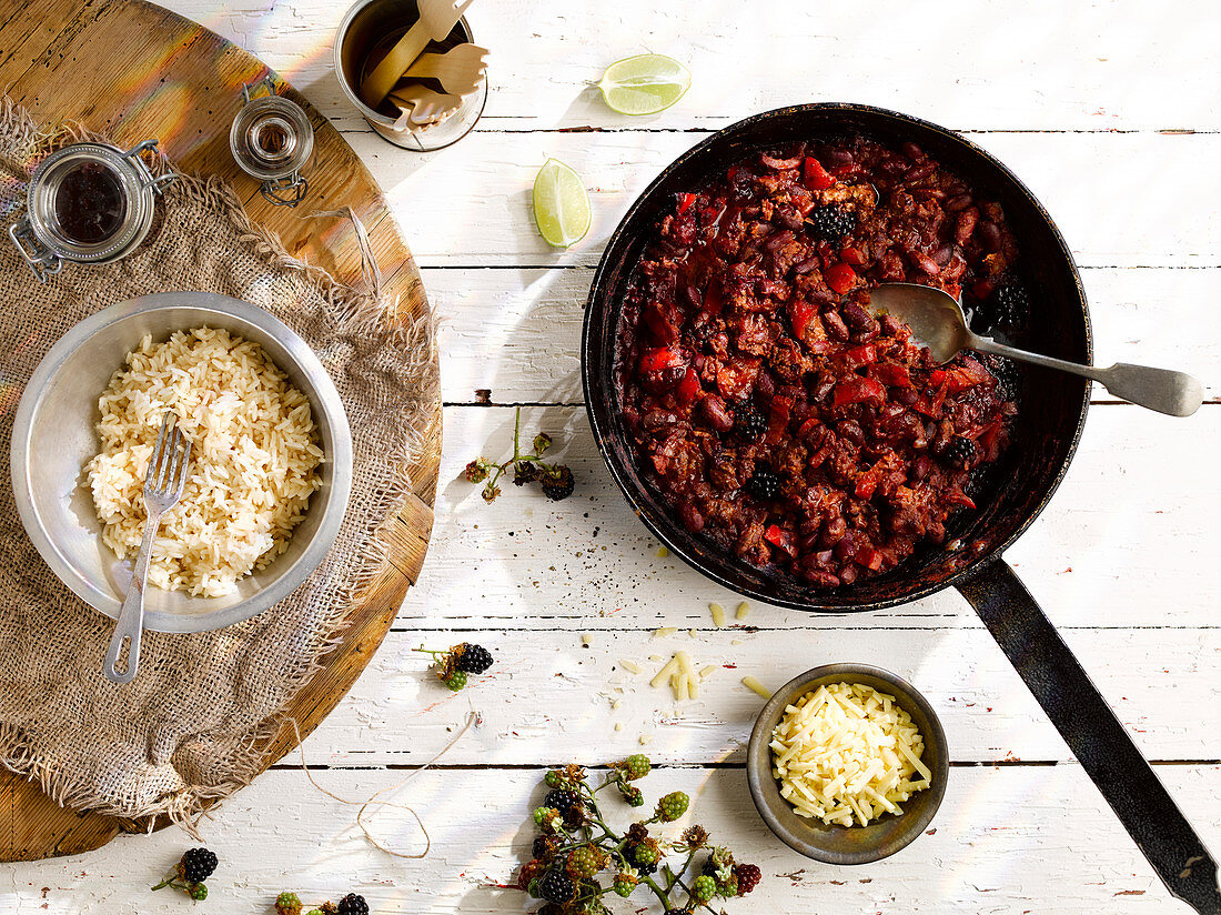 Hirsch-Chili mit Schokolade und Brombeeren