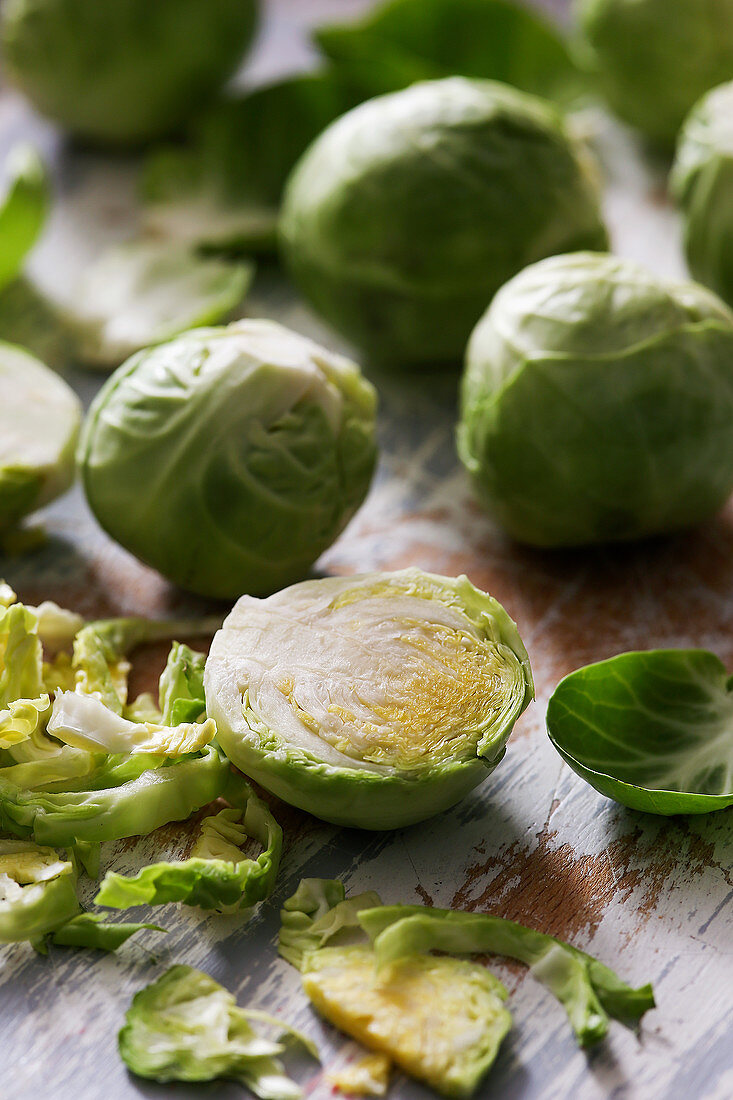 Rosenkohl, geputzt und in Streifen geschnitten