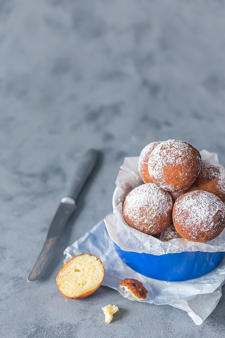 Mini-Donuts mit Puderzucker