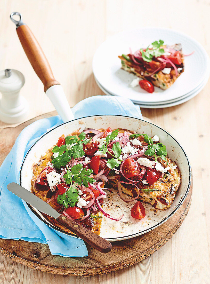 Chorizo-Paprika-Frittata mit Tomaten und roten Zwiebeln