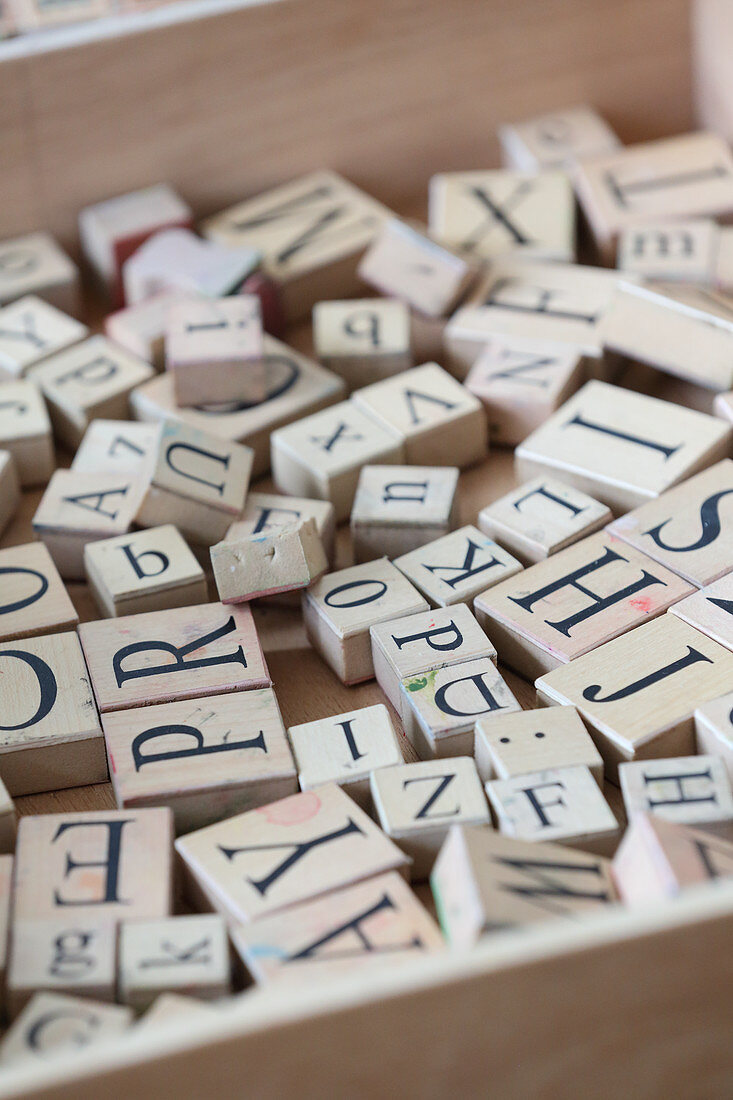 Buchstabenstempel aus Holz