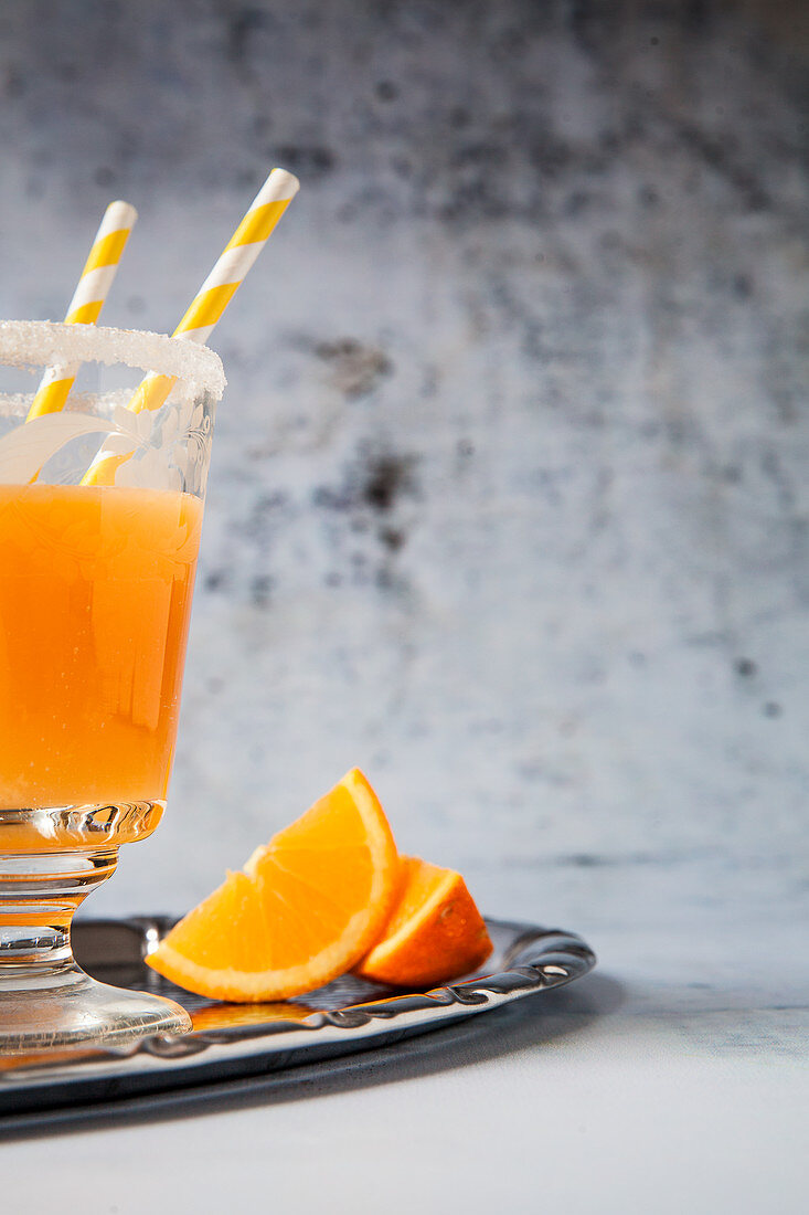 Sunset: Cocktail mit Orangensaft, Whiskey und Apricot Brandy