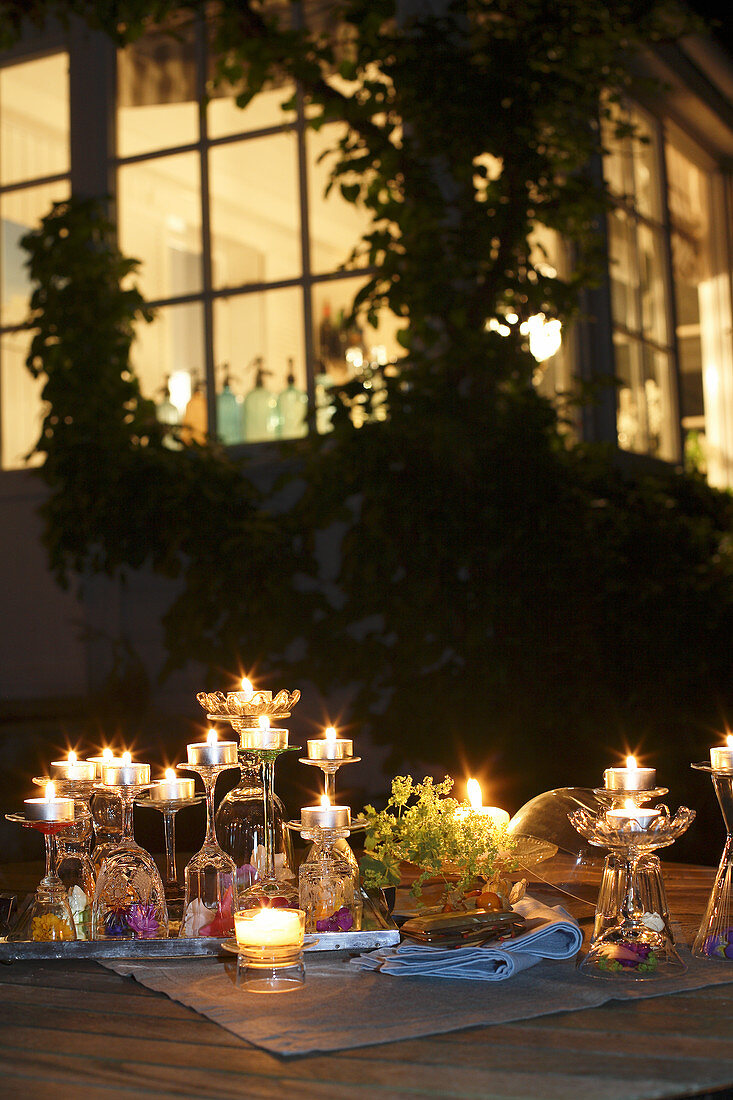 Arrangement of stemware and tealights