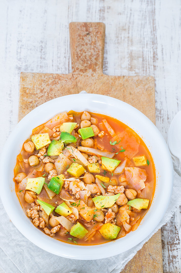 Stew with salsiccia, chickpeas, cabbage and avocado
