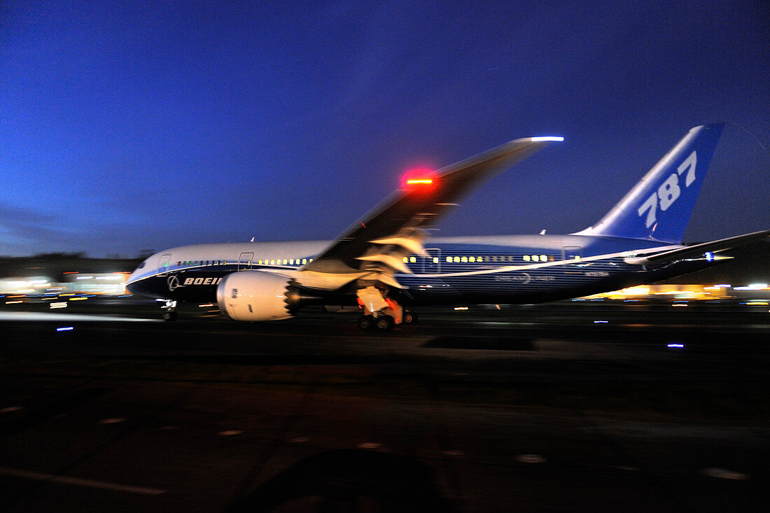Boeing 787-8 Dreamliner prototype taxiing at night