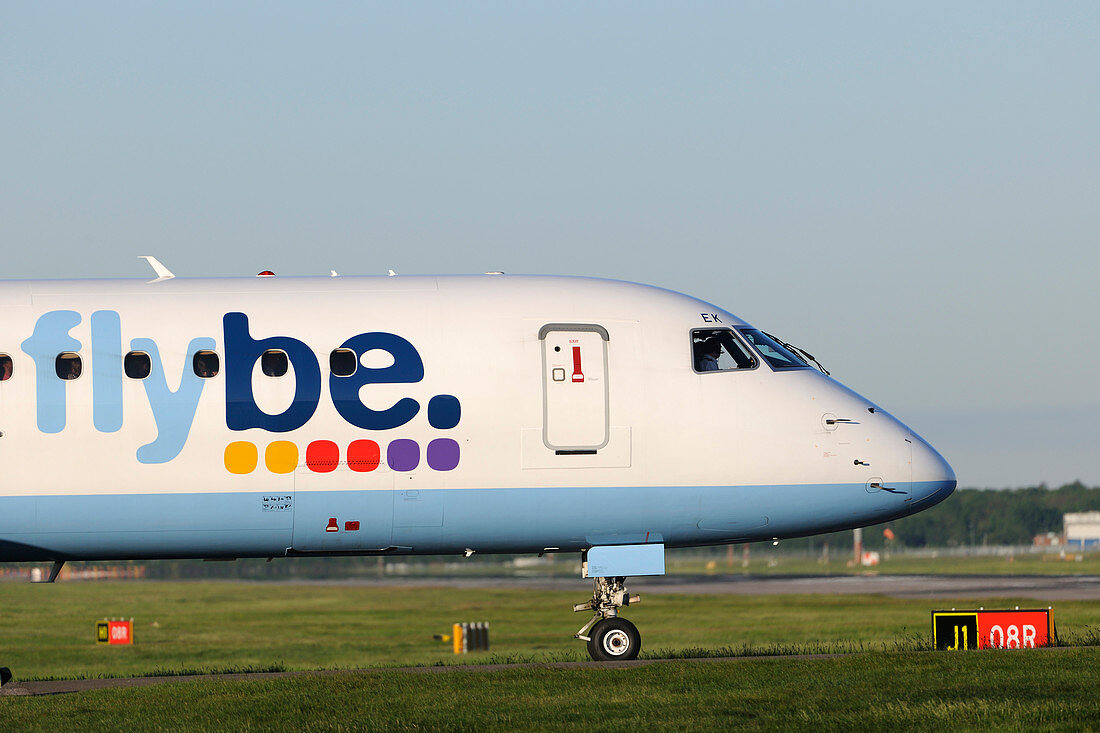 Embraer 195 taxiing