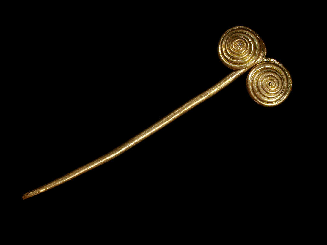 Gold pin from Cueva Mayor site, Spain