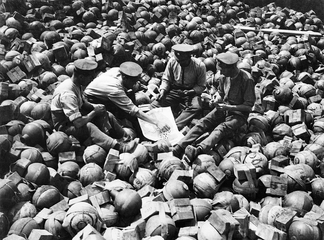 Card game on trench mortar shells, First World War