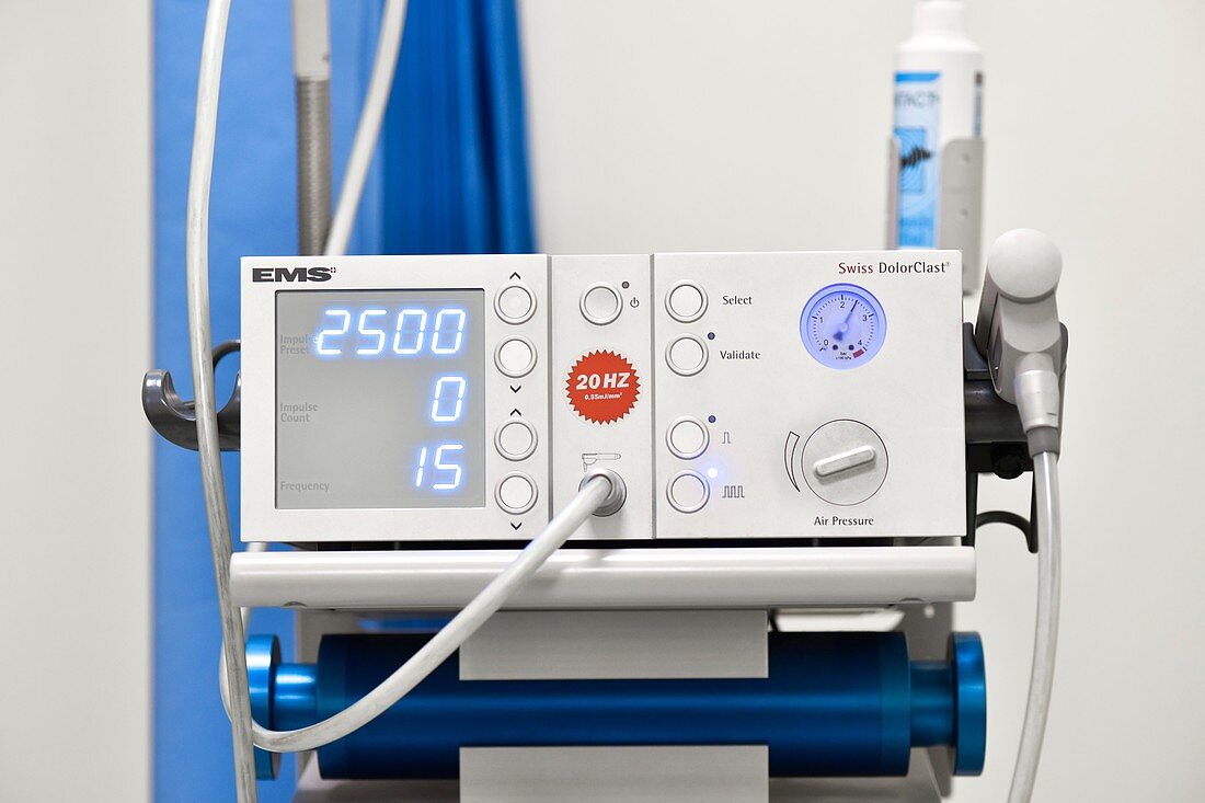 Extracorporeal shock wave therapy machine