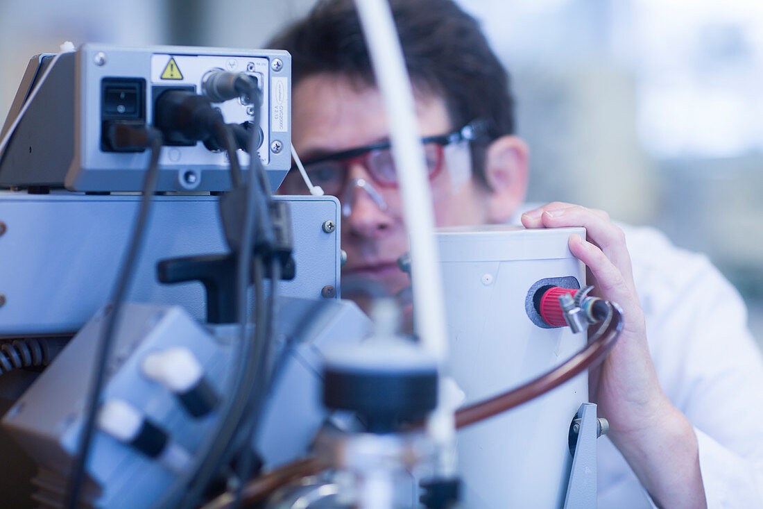 Chemist working with vacuum pump