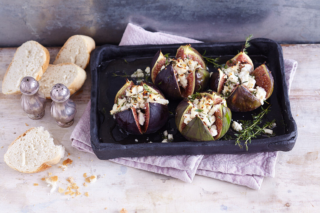 Oriental baked figs with goat's cheese