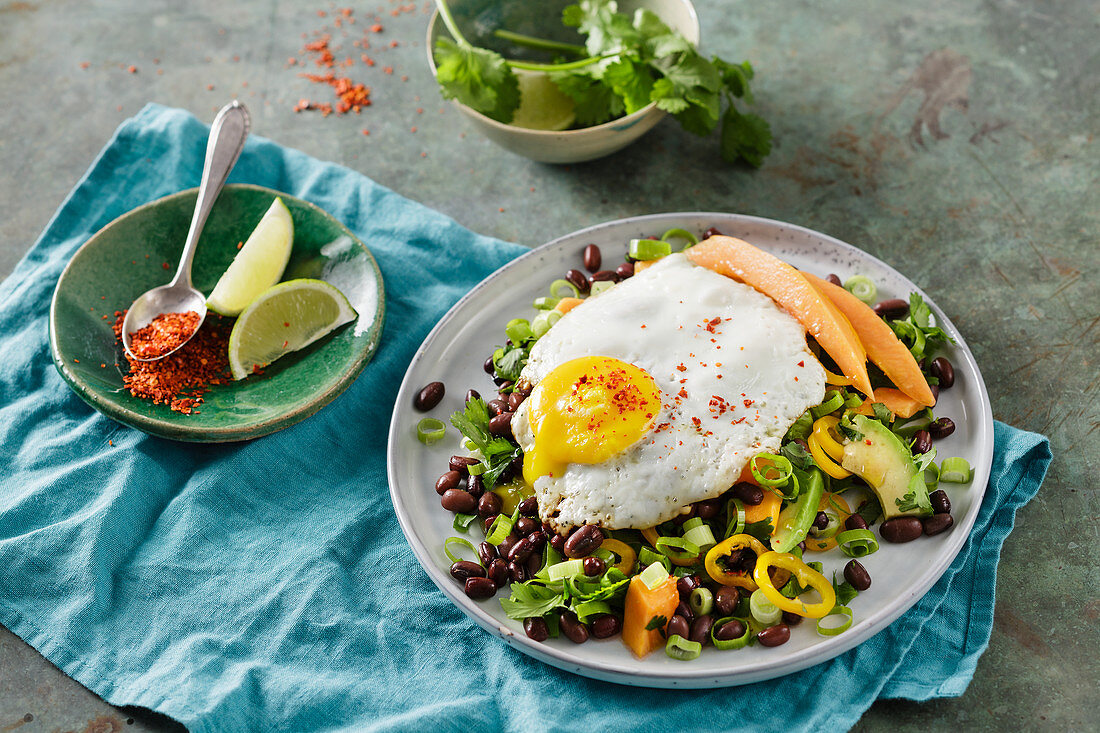 Low-carb chilli and bean salad with a fried egg