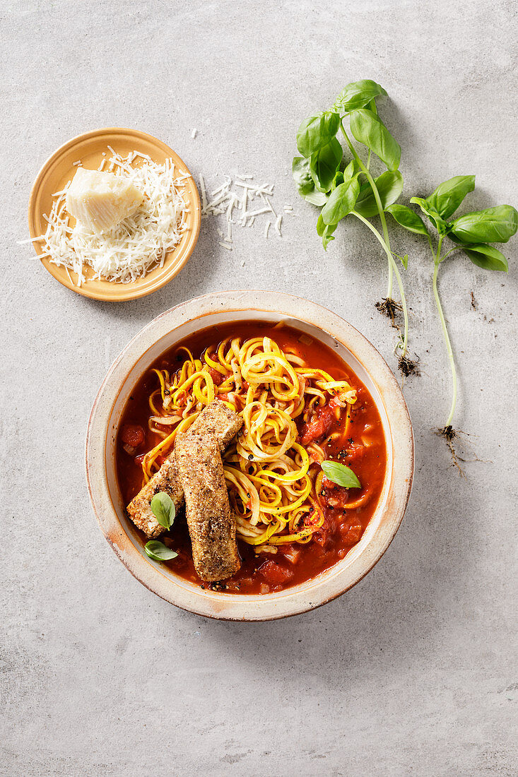 Tofu-Piccata auf gelben Zucchini-Spaghetti (Low Carb)