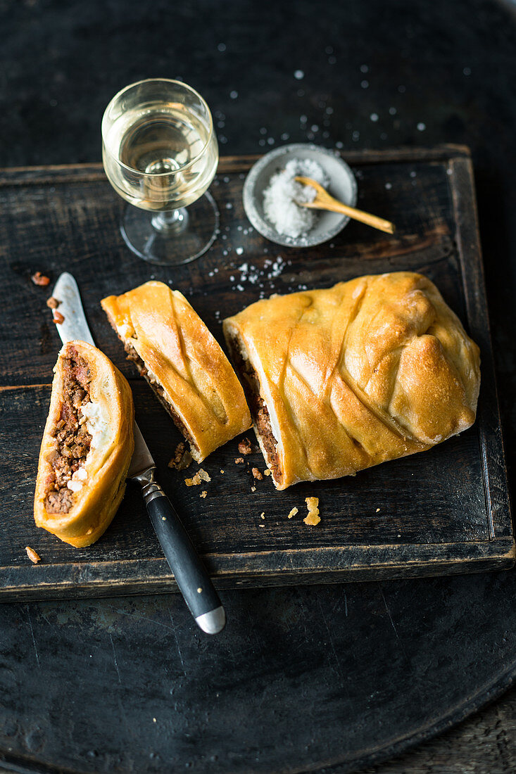 Minced meat and aubergine bread