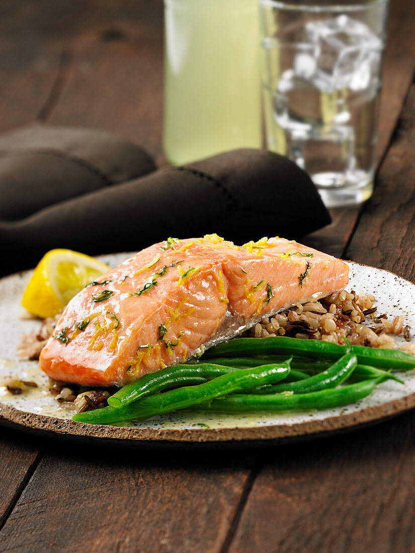 Sous vide salmon fillet with lemon-dill butter