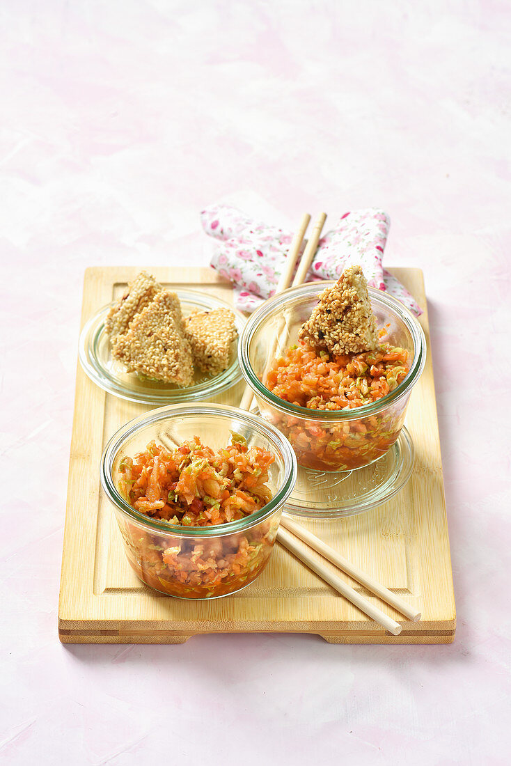 Kimchi mit Möhren, Rettich und Chinakohl
