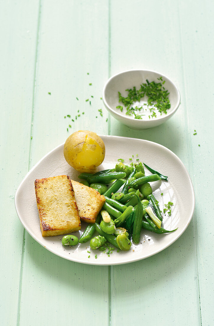 Gebratener Tofu mit Bohnengemüse