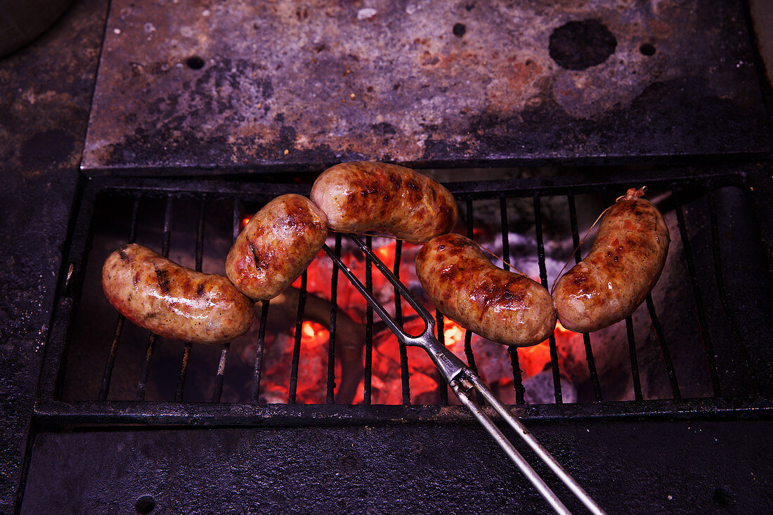 Würste auf dem Grill