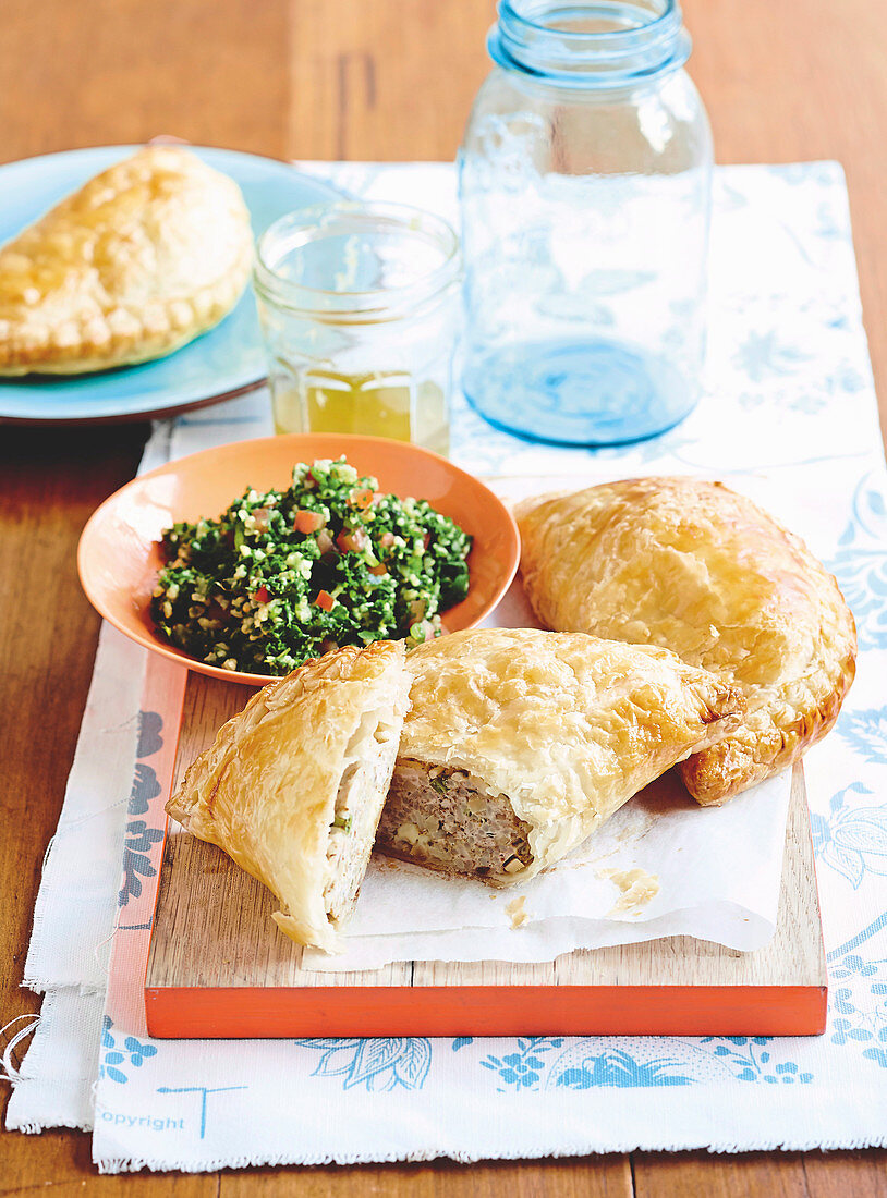 Hähnchenpasteten mit Grünkohl-Taboulé