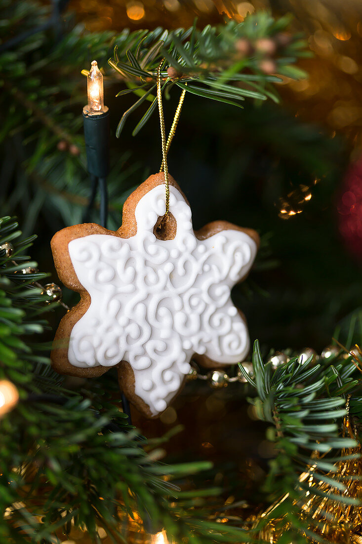 Schneeflockenplätzchen am Weihnachtsbaum