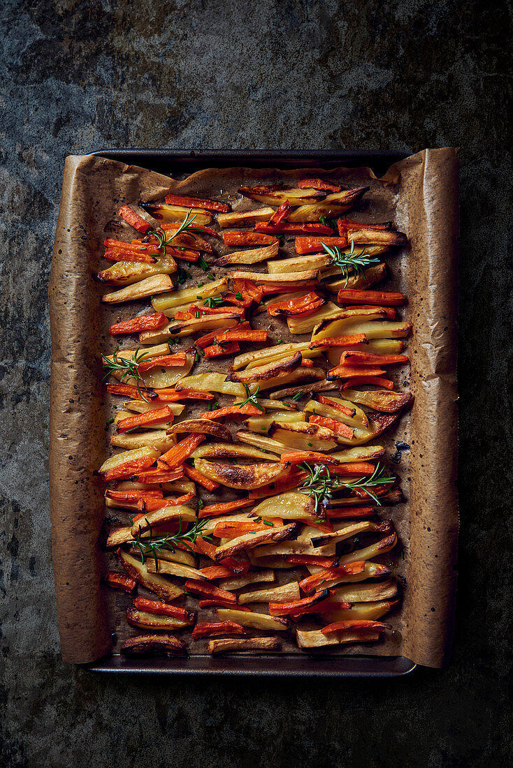 Roasted vegetables (carrots, potatoes) on a baking tray