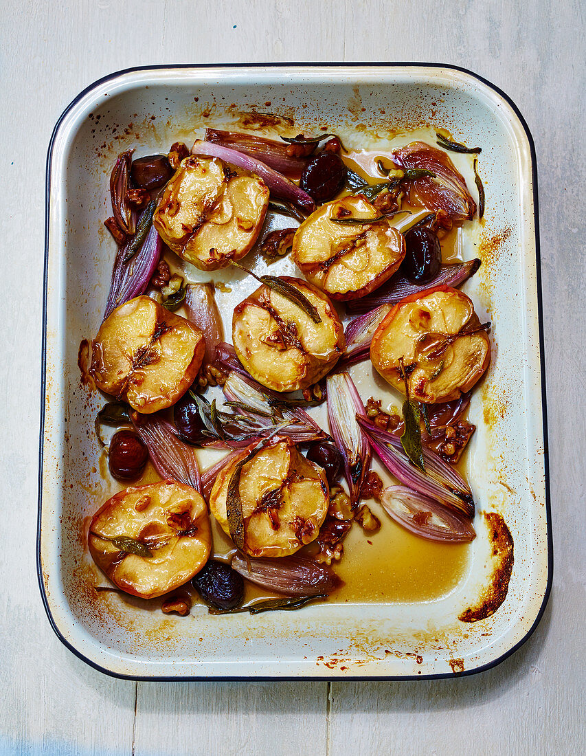 Roast or baked apples savoury