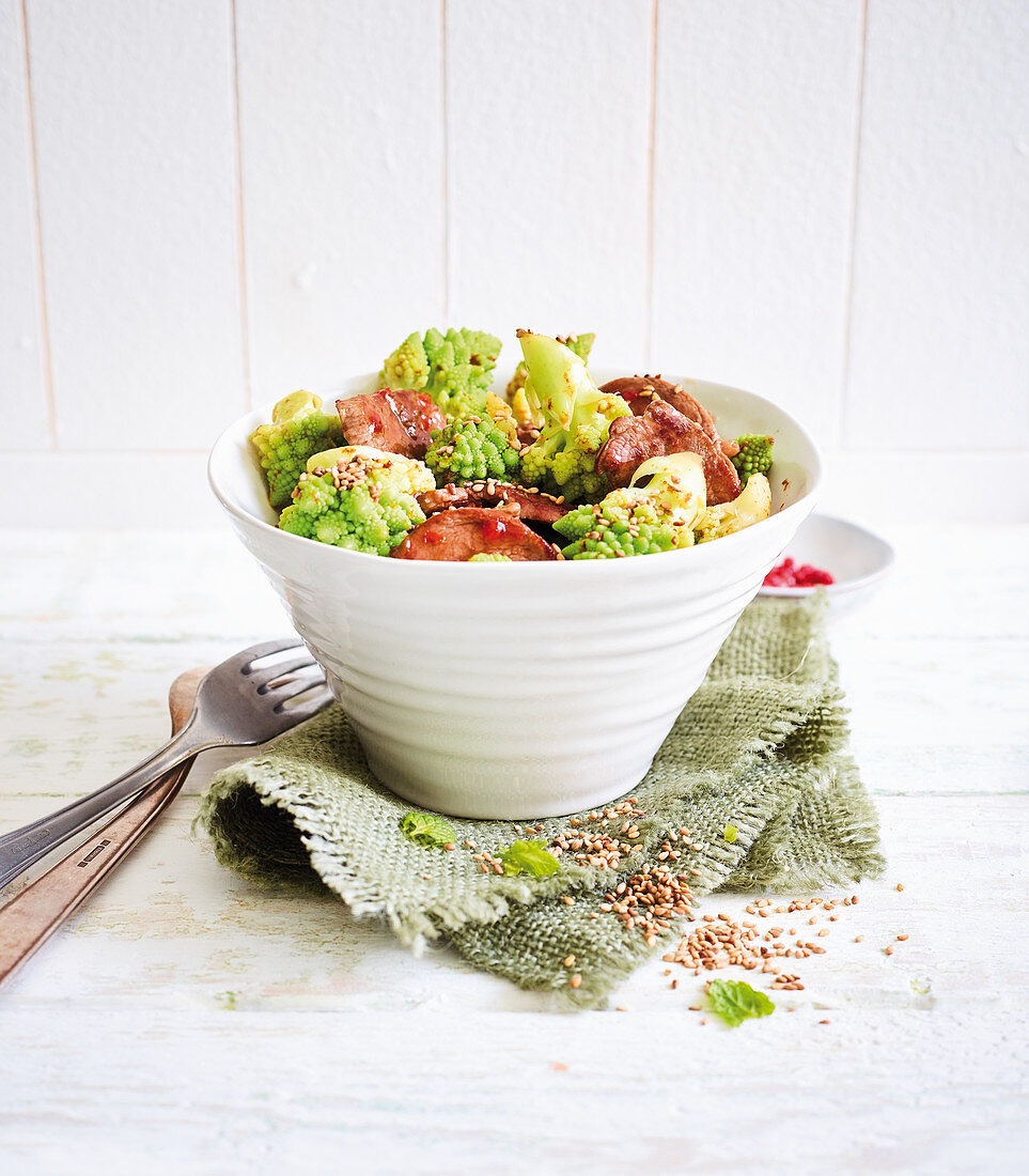 Beef and romanesco bowl (low carb)