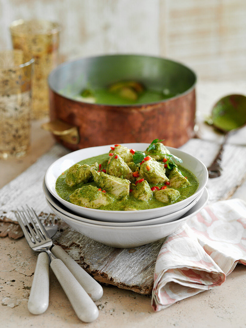 Green chicken curry with coriander leaves
