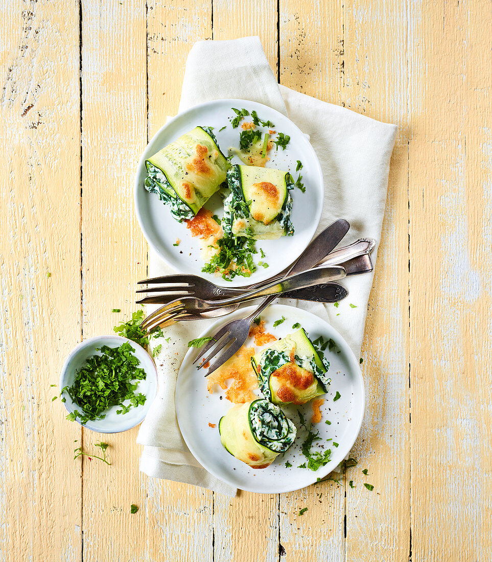 Überbackene Zucchini-Röllchen