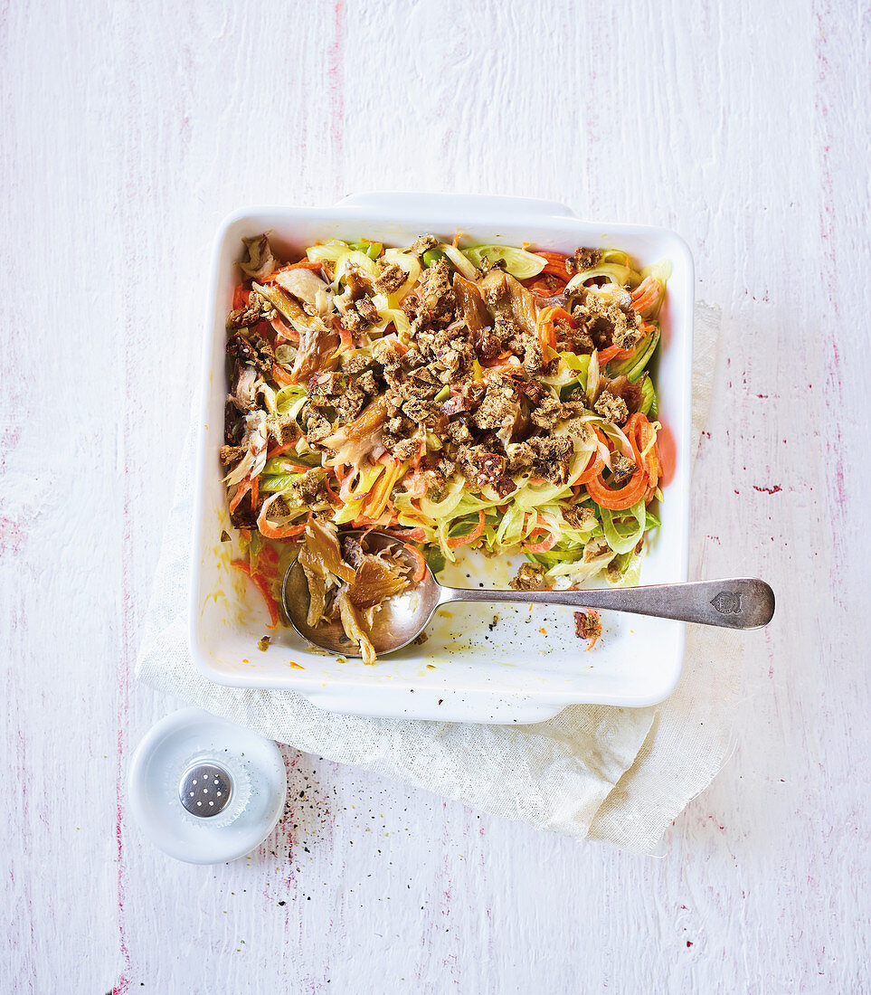 Leek mackerel with vegetable noodles (low carb)