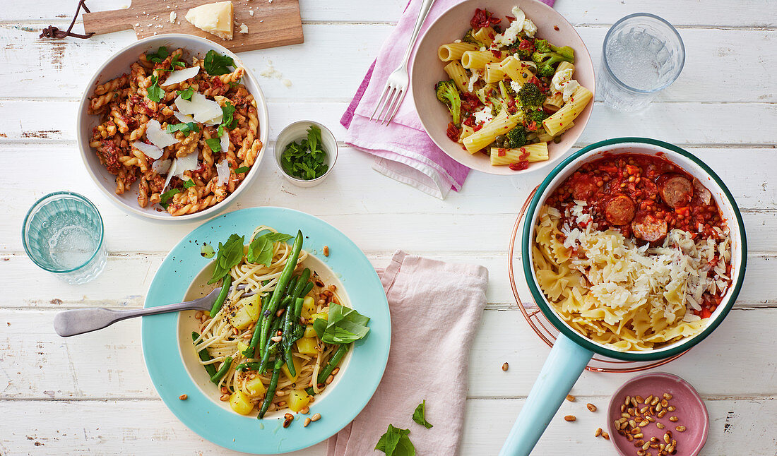 Gemelli mit Nusspesto, Pasta alla Genovese, Brokkoli-Tortiglioni und Pasta mit Linsenbolognese