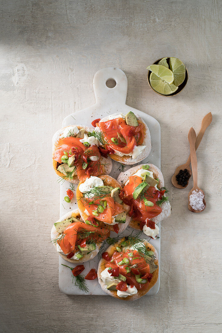 Mini pizzas with smoked salmon and creme fraiche