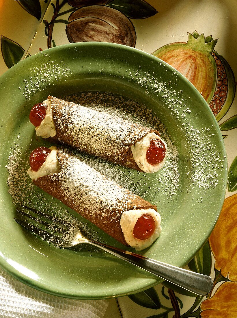 Cannoli (Teigrollen gefüllt mit Ricottacreme, Italien)